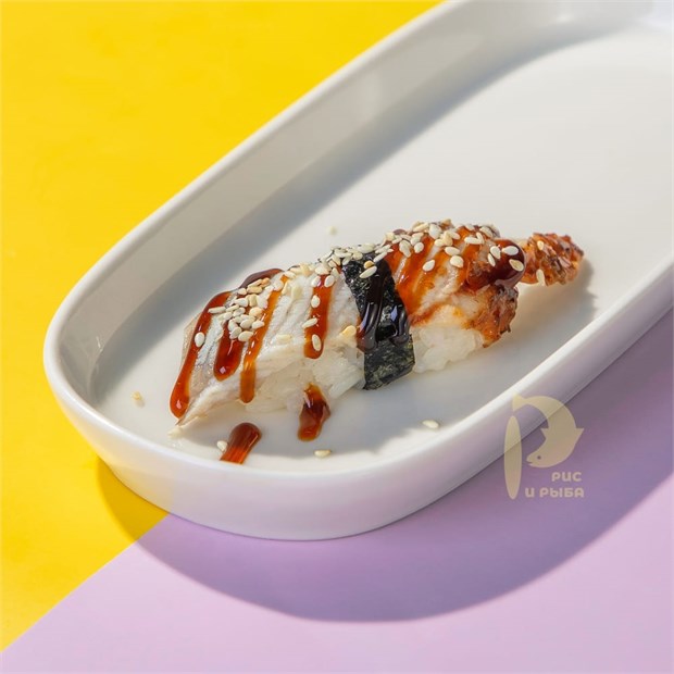 {{photo.Alt || photo.Description || 'Суши с угрем'}}